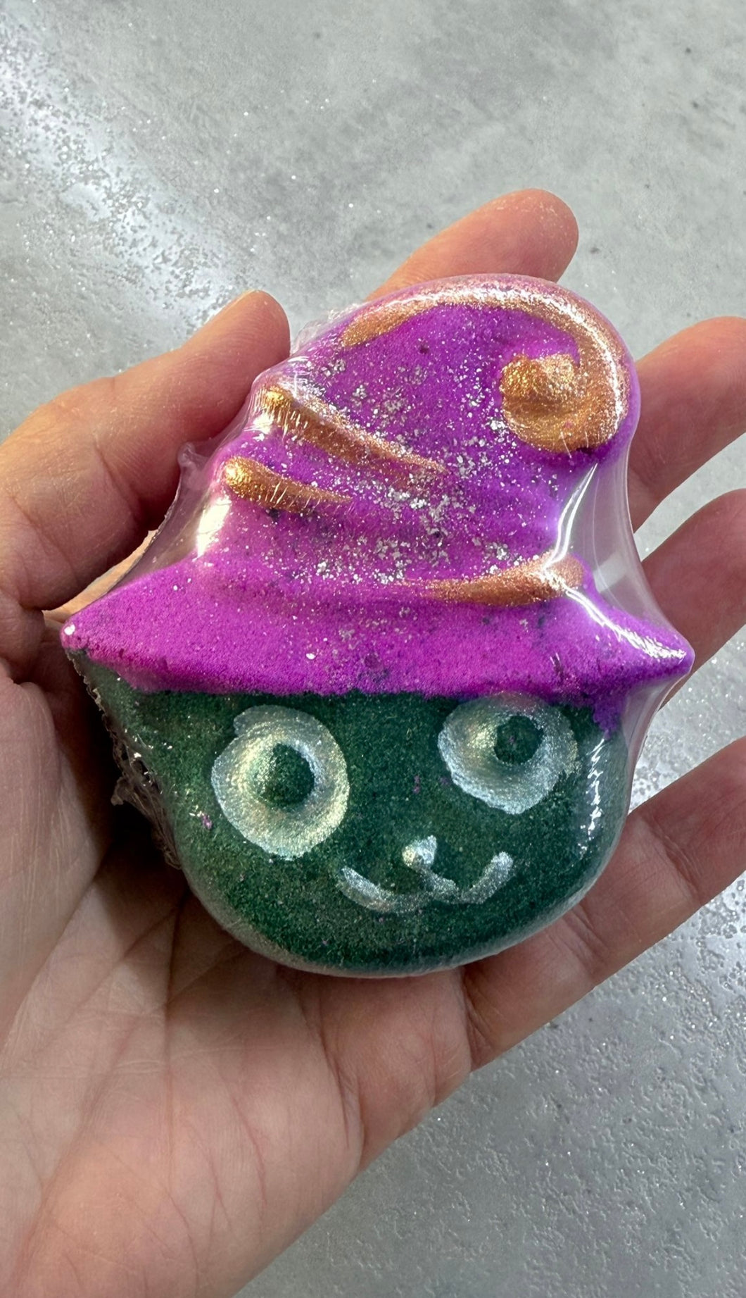 Spooky Cat In Hat Bath Bomb